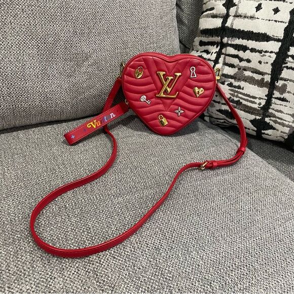 Louis Vuitton |limited edition| new wave heart crossbody bag love lock quilted - Picture 16 of 16